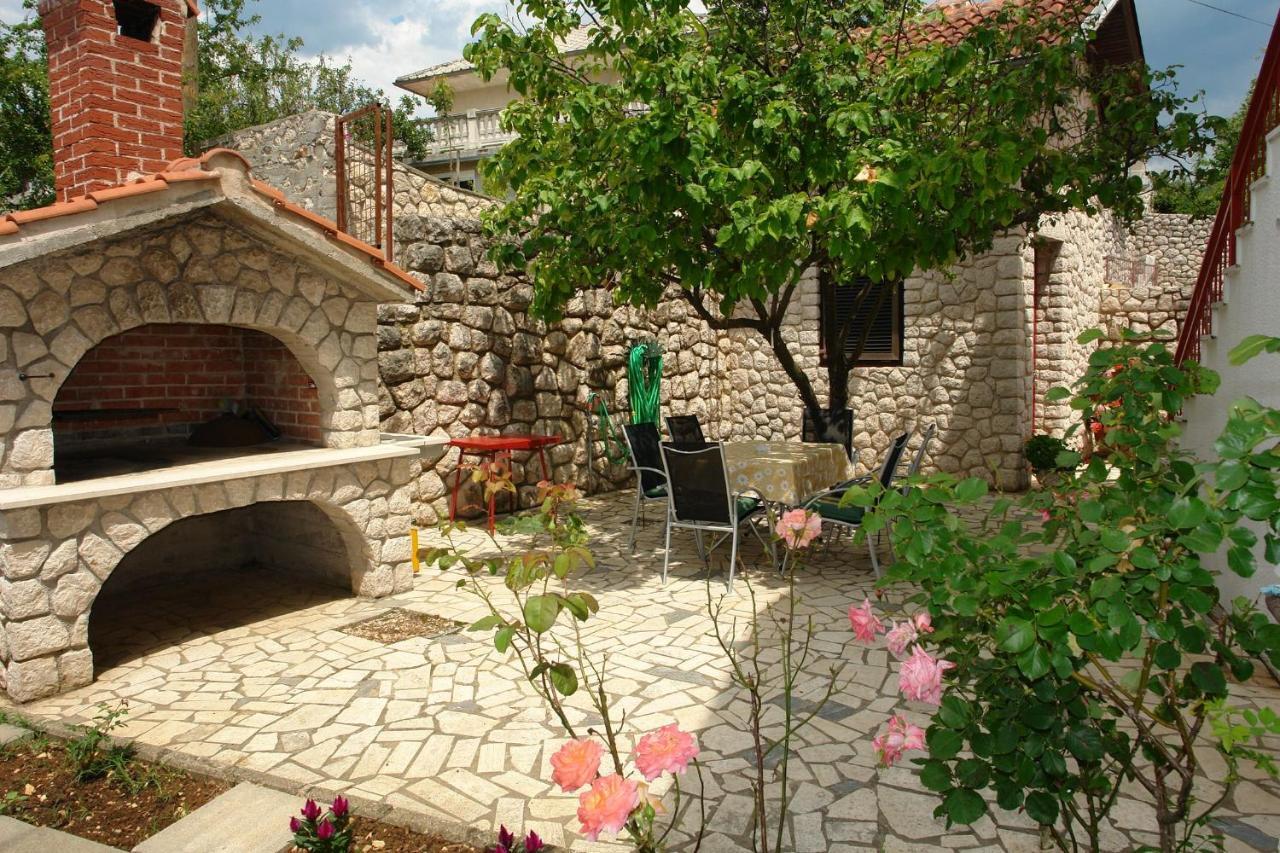 Apartments Nikolina Нови Винодолски Екстериор снимка