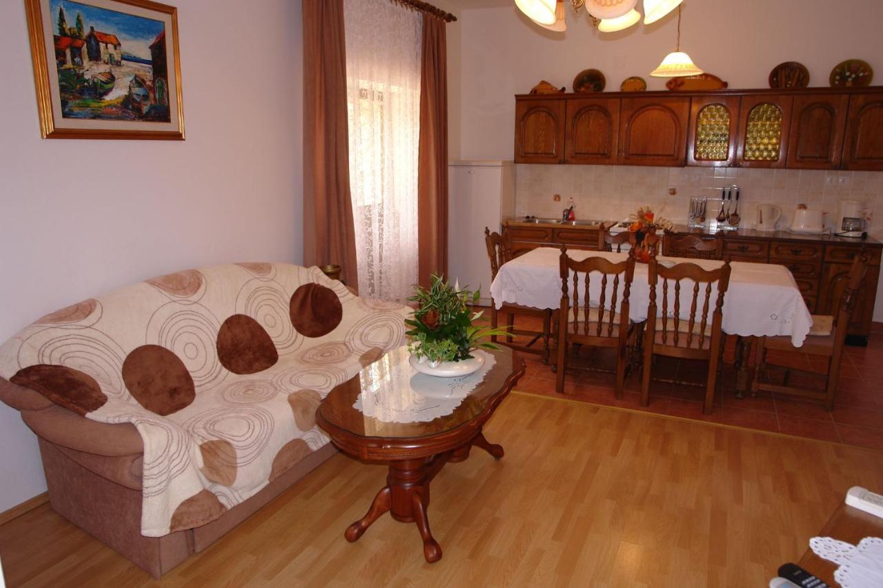 Apartments Nikolina Нови Винодолски Екстериор снимка