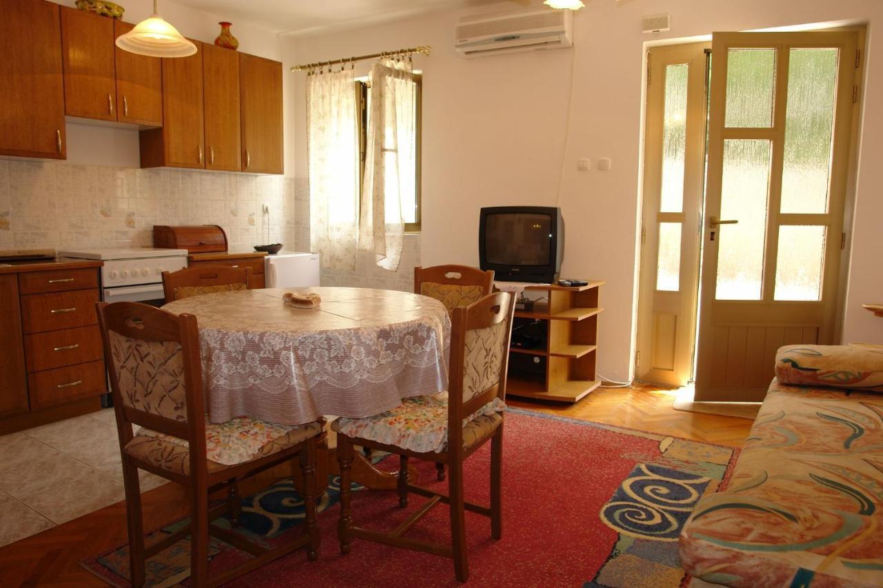 Apartments Nikolina Нови Винодолски Екстериор снимка